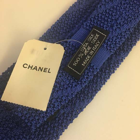 CHANEL Tie in Blue Silk - Picture 6 of 6